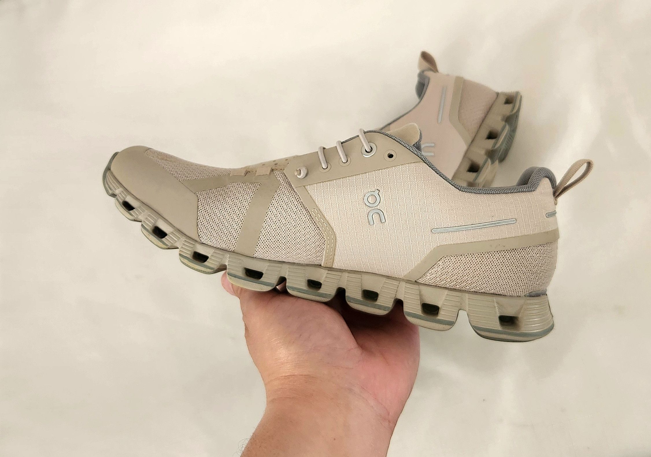 On ON Running Cloud Swiss Engineering Waterproof Womens SZ 9 Size US 9 / IT 39 - 12 Thumbnail