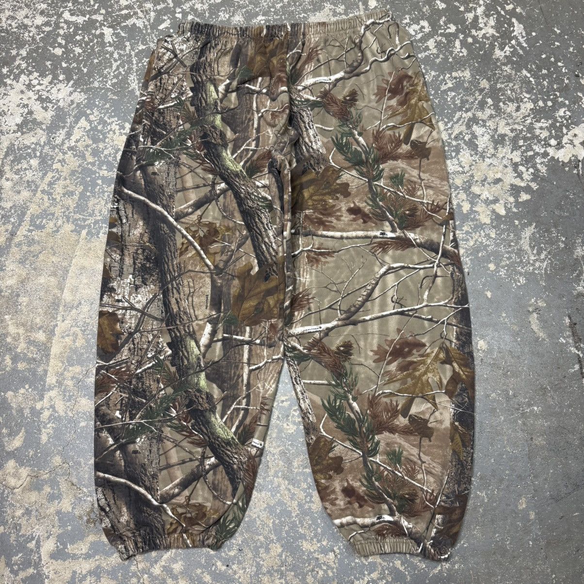 Vintage Vintage Liberty Camo Realtree Essential Baggy SweatPants USA Size US 36 / EU 52 - 1 Thumbnail