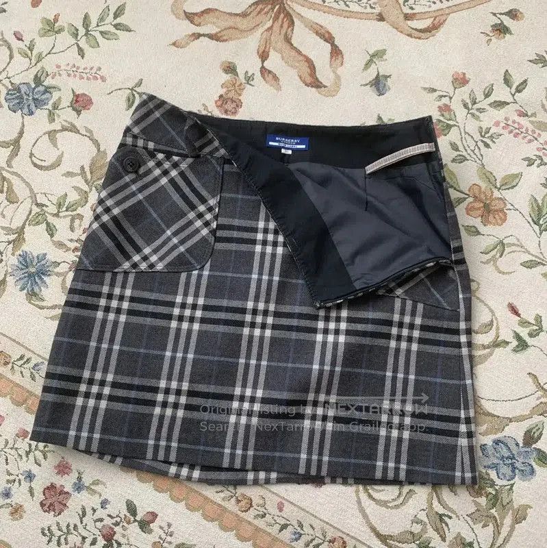 Burberry Burberry Gray Wool Women's Skirt. Size 23" - 3 Thumbnail