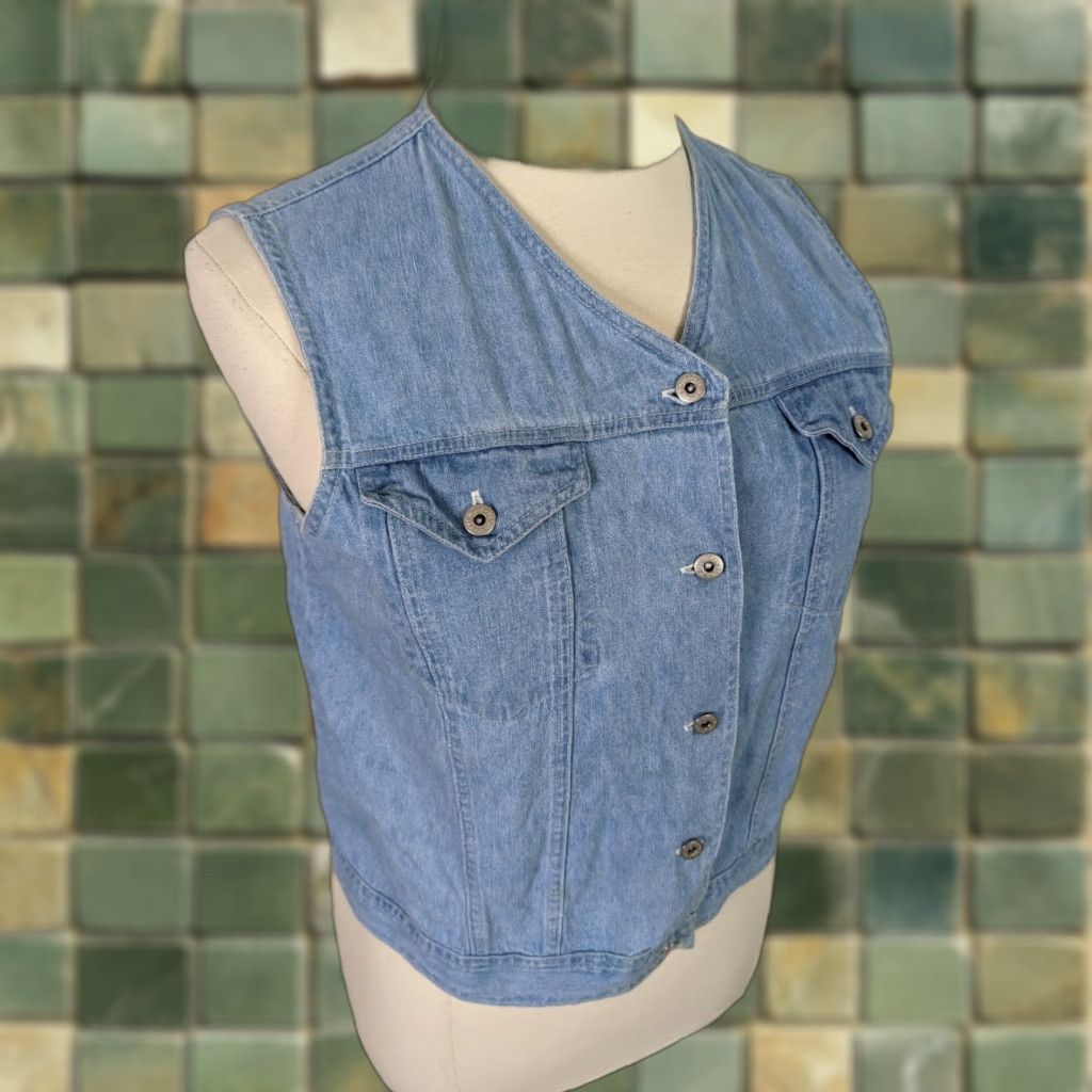 Denime VINTAGE 90s Cottagecore Grunge Blue Jean Denim Button Front Vest Women L Blue Vest Woman L Size 36" / US 14 / IT 50 - 1 Thumbnail