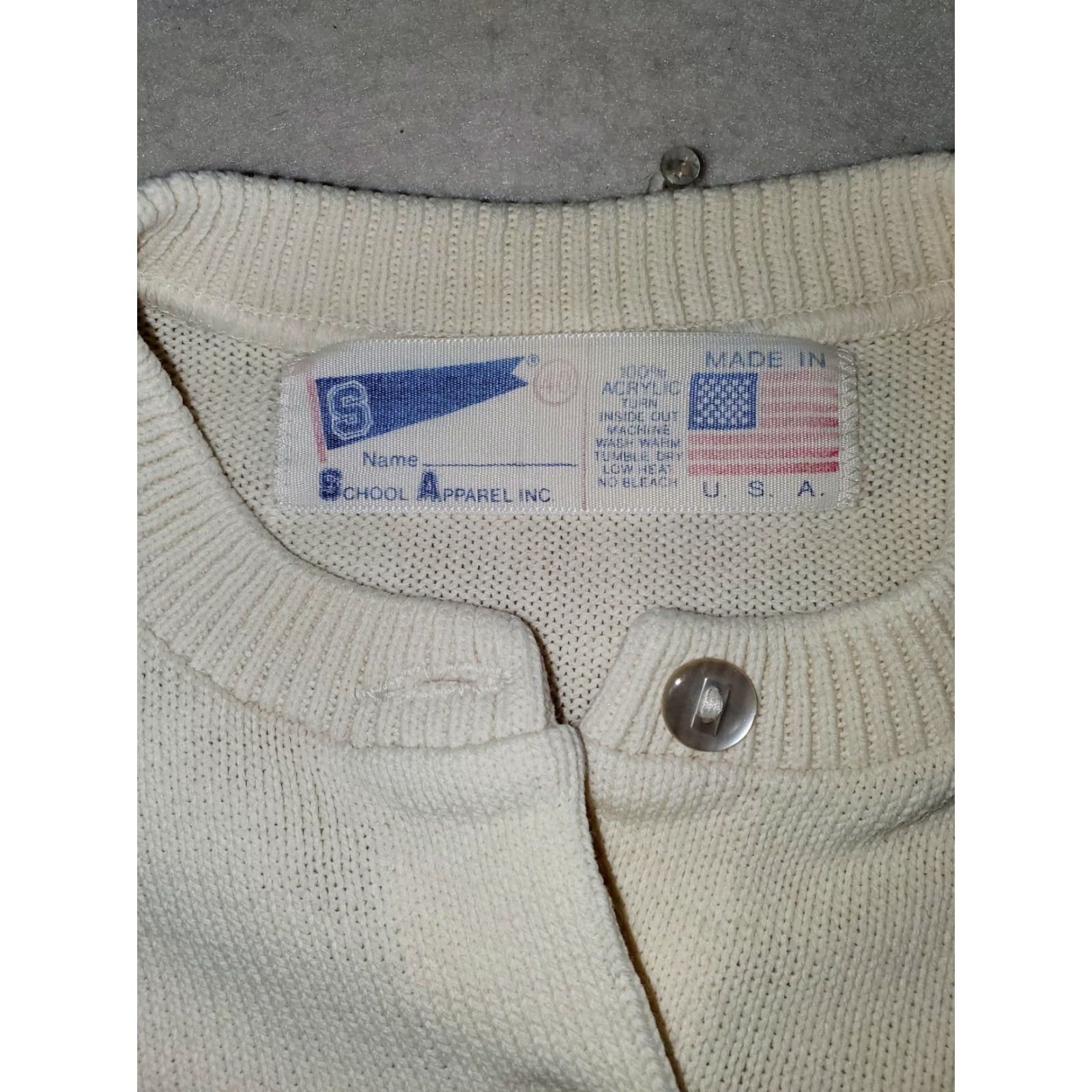 Vintage VINTAGE School Apparel Inc American Crew-neck Long Sleeve Sweater Button Up Womens 40 White Solid 80s Pattern Shirt Size S / US 4 / IT 40 - 3 Thumbnail