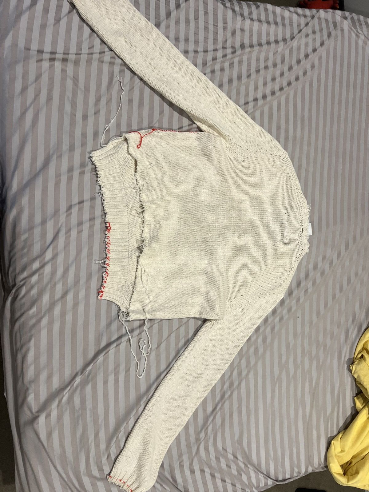 Maison Margiela Off-White Distressed V-Neck Sweater Size US M / EU 48-50 / 2 - 8 Thumbnail