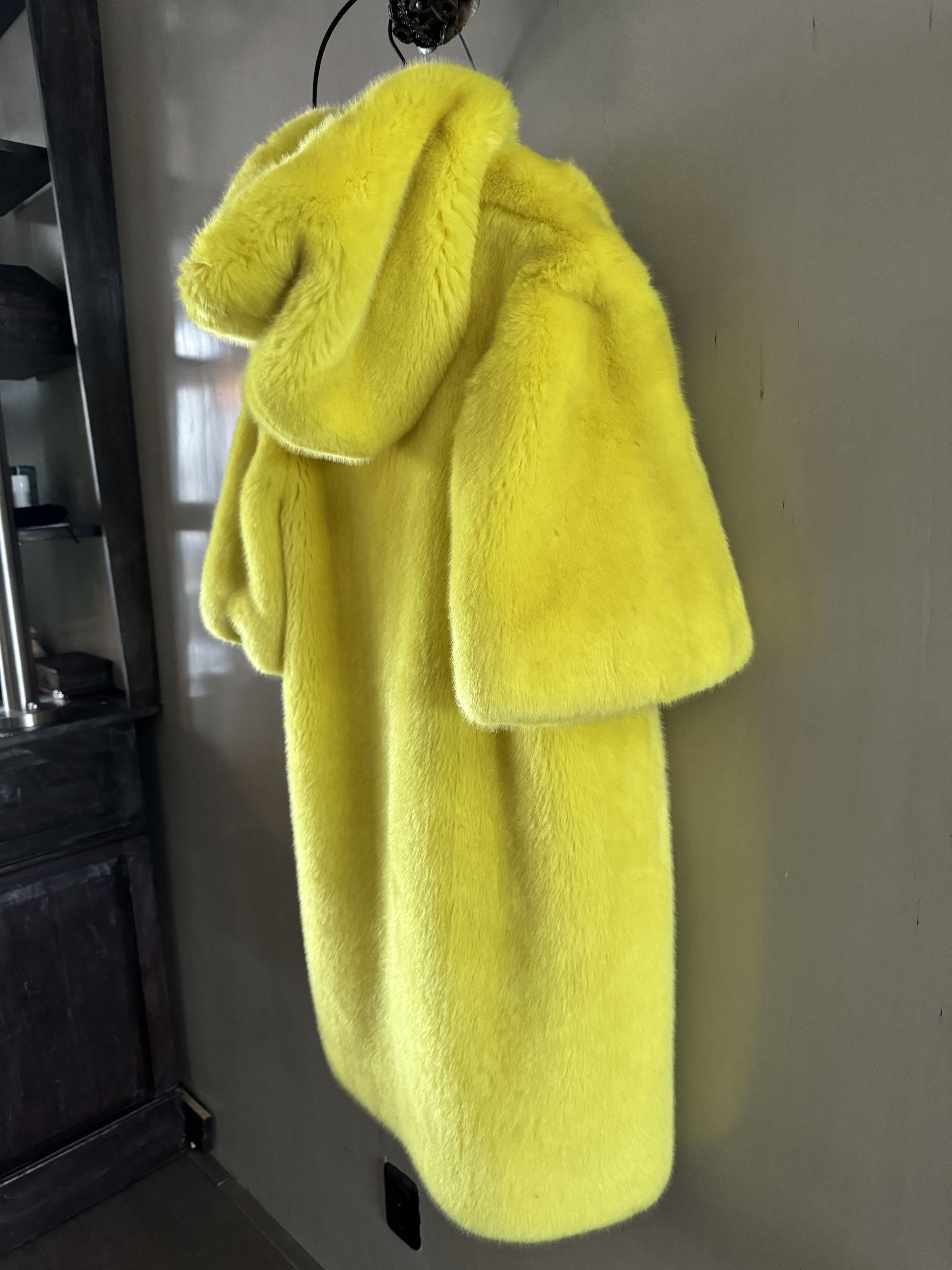 Faith Connexion NEW OVERSIZED YELLOW FUR COAT Size M / US 6-8 / IT 42-44 - 2 Thumbnail