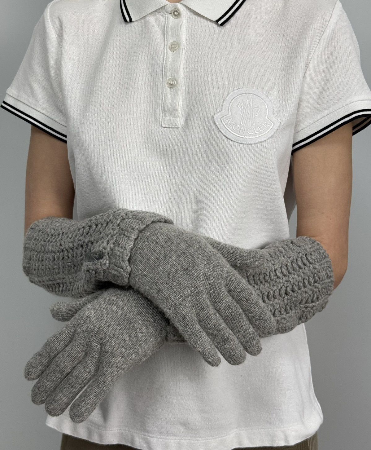 Moncler Moncler Knit Gloves Cashmere / Wool Gray Ledies Size ONE SIZE - 5 Thumbnail