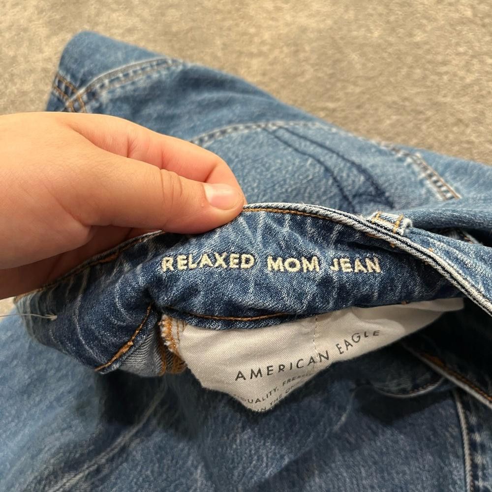 Designer American Eagle relaxed mom jean 2 short Size 26" / US 2 / IT 38 - 8 Thumbnail