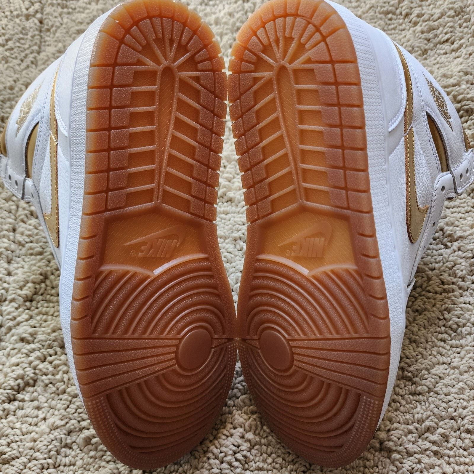 Jordan Brand Wmns Air Jordan 1 Retro OG High Metallic Gold Brand New Sz 8 Size US 8 / IT 38 - 7 Thumbnail