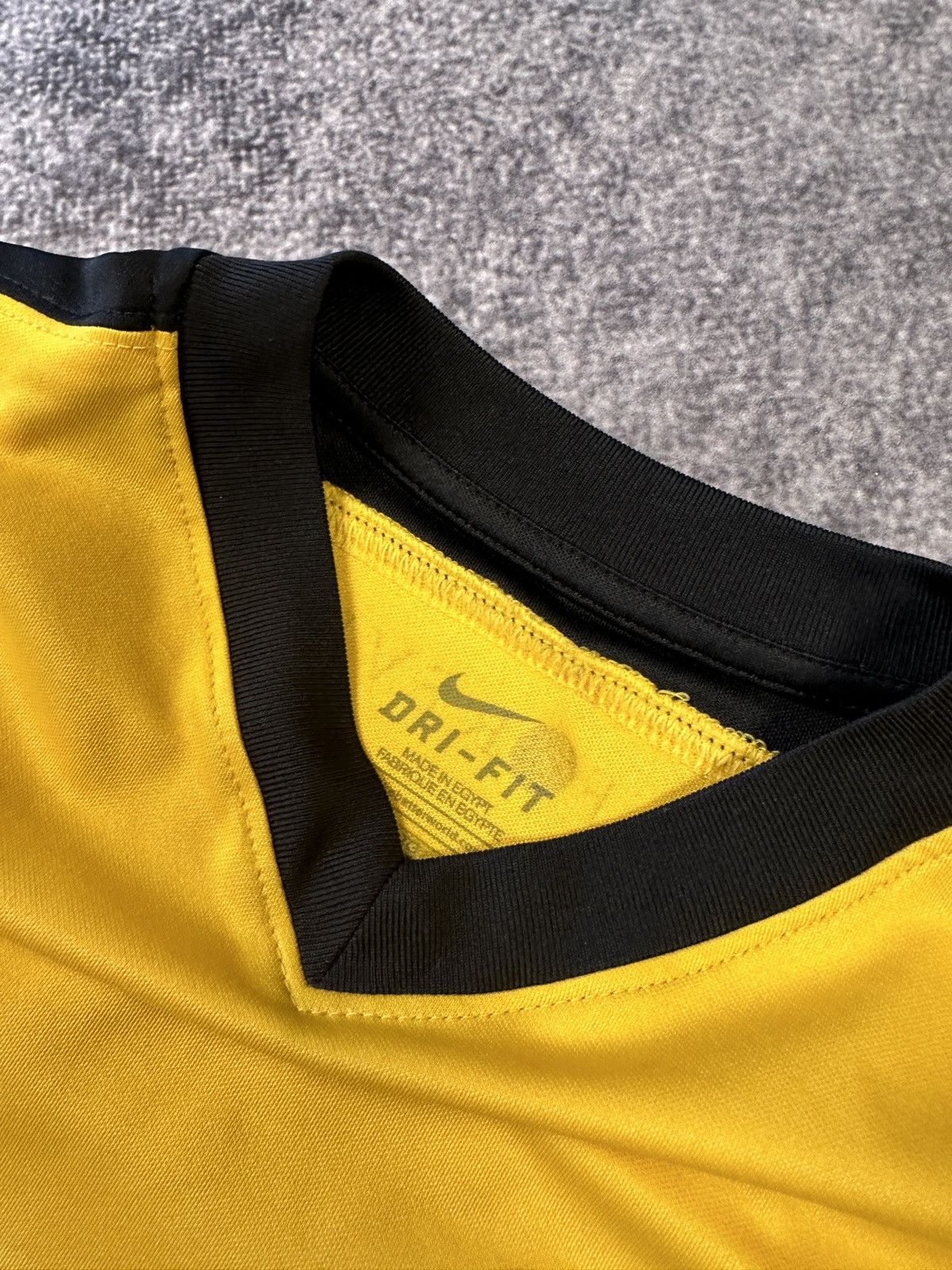 Nike × Vintage Vintage Nike Young Boys Soccer Jersey Blokecore Rare Style S Size US S / EU 44-46 / 1 - 3 Thumbnail
