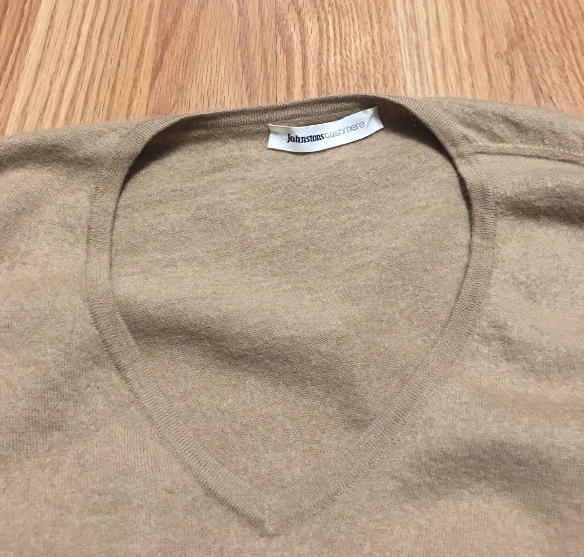 Johnstons Of Elgin Johnstons of Elgin Cashmere Beige Sweater Jumper Size M Size M / US 6-8 / IT 42-44 - 5 Thumbnail