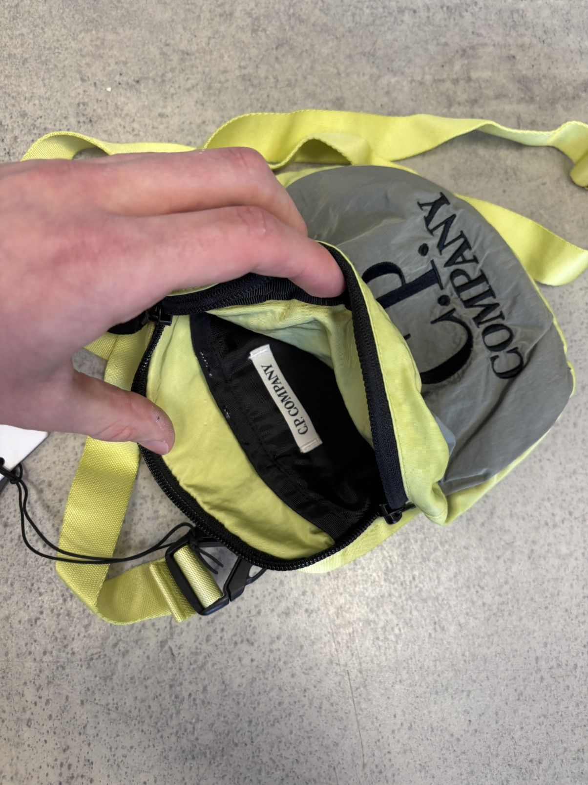C.P. Company CP Company grey/lime messenger Size ONE SIZE - 5 Thumbnail