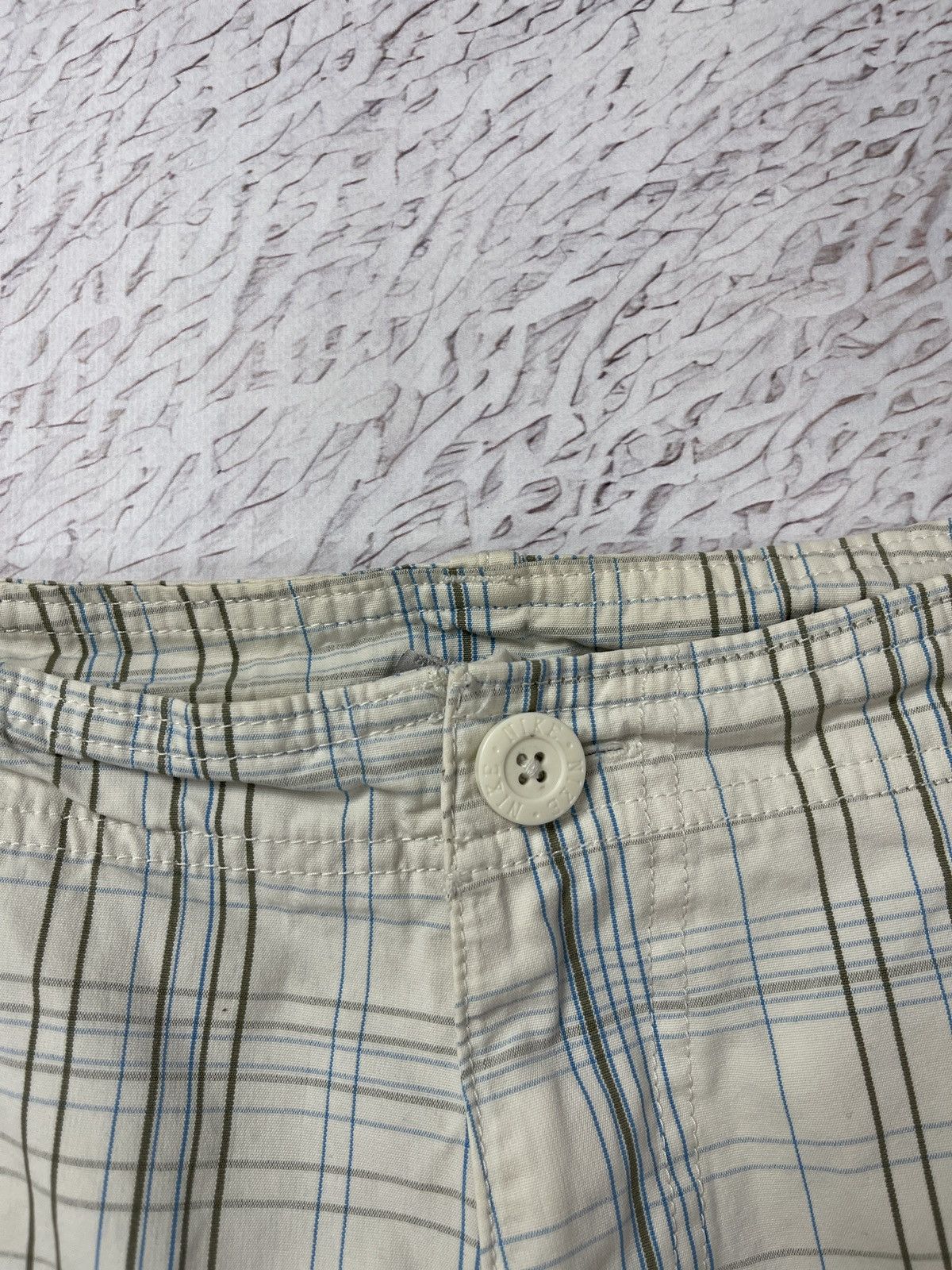 Nike Nike vintage y2k checkered white creamy cargo shorts utility Size US 33 - 7 Thumbnail