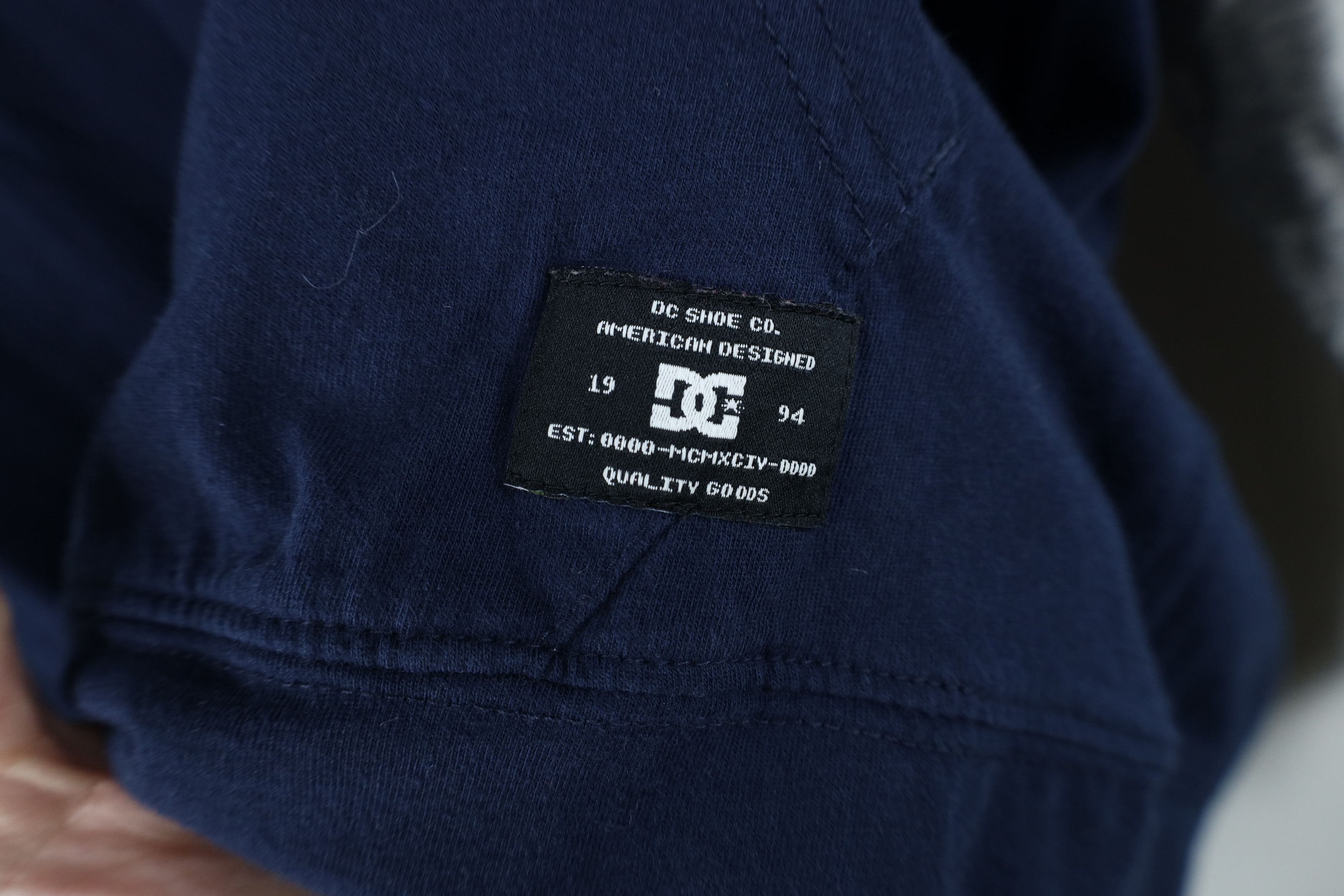 Vintage Vintage Y2K DC Shoes Skateboarding Block Hoodie T-Shirt Blue Size US L / EU 52-54 / 3 - 4 Thumbnail