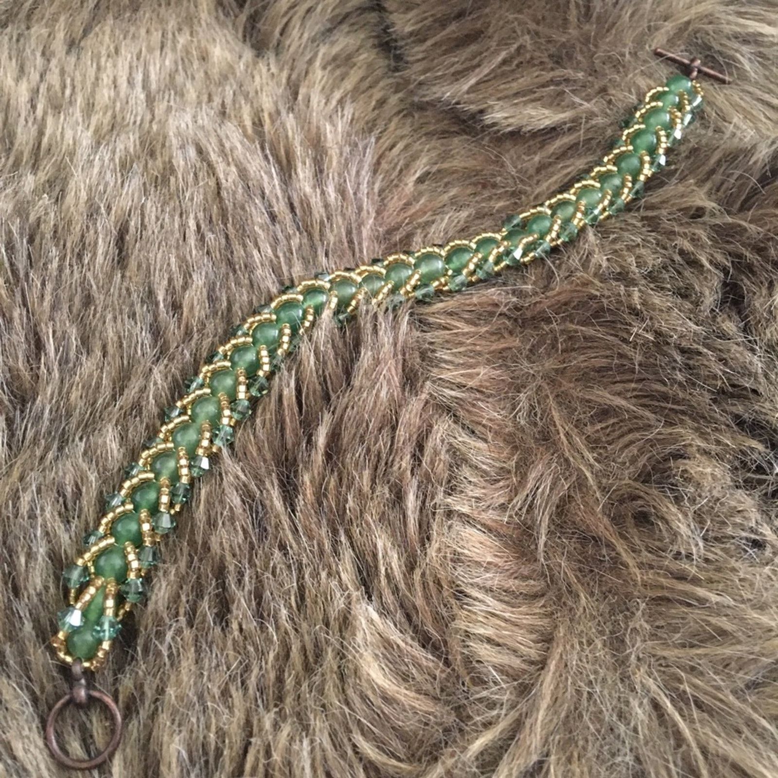Vintage Vintage green and gold glass beaded bracelet Size ONE SIZE - 6 Thumbnail