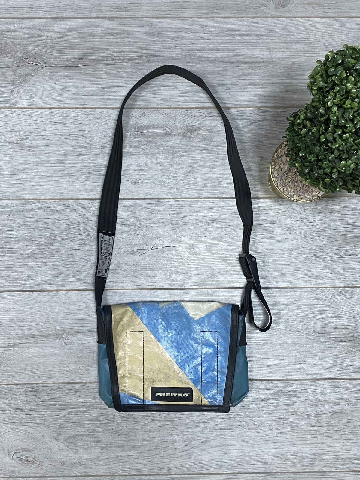 Freitag Freitag🇨🇭X 3 in 1 recycle ♻️ waterproof vintage Zurich bag Size ONE SIZE - 1 Thumbnail