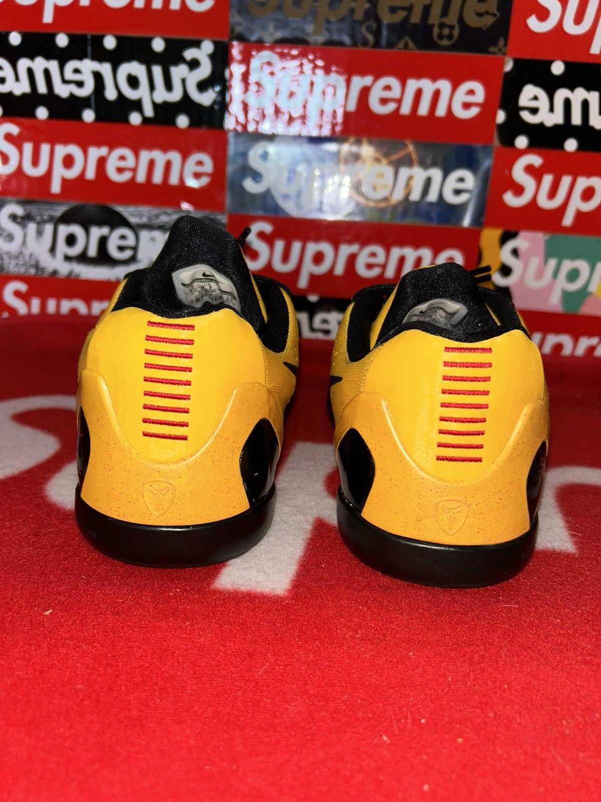 Nike Nike Kobe 9 EM GS 'Bruce Lee' 653593-700 size 4y VNDS Size US 5 / EU 37 - 3 Thumbnail