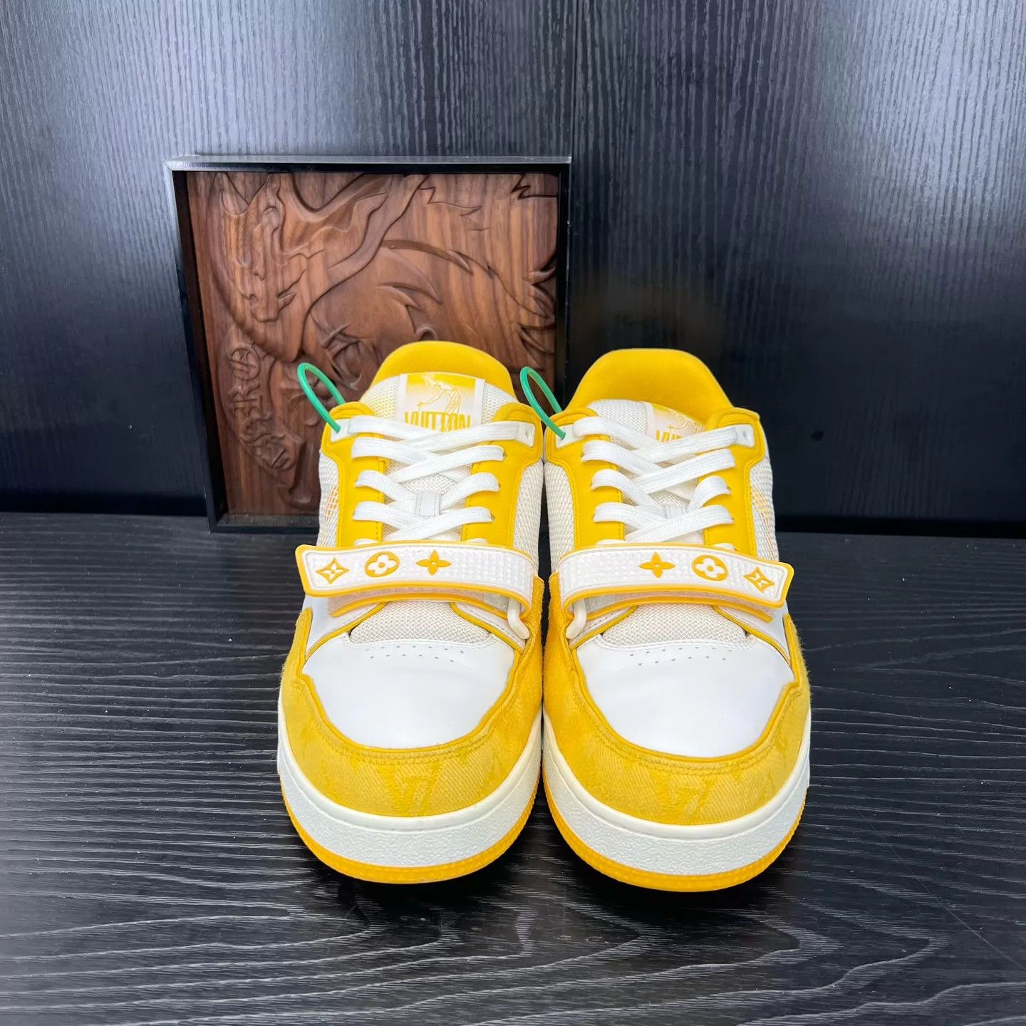 Louis Vuitton LV Trainer White Yellow Velcro 9.5/43.5 Size US 10.5 / EU 43-44 - 2 Thumbnail