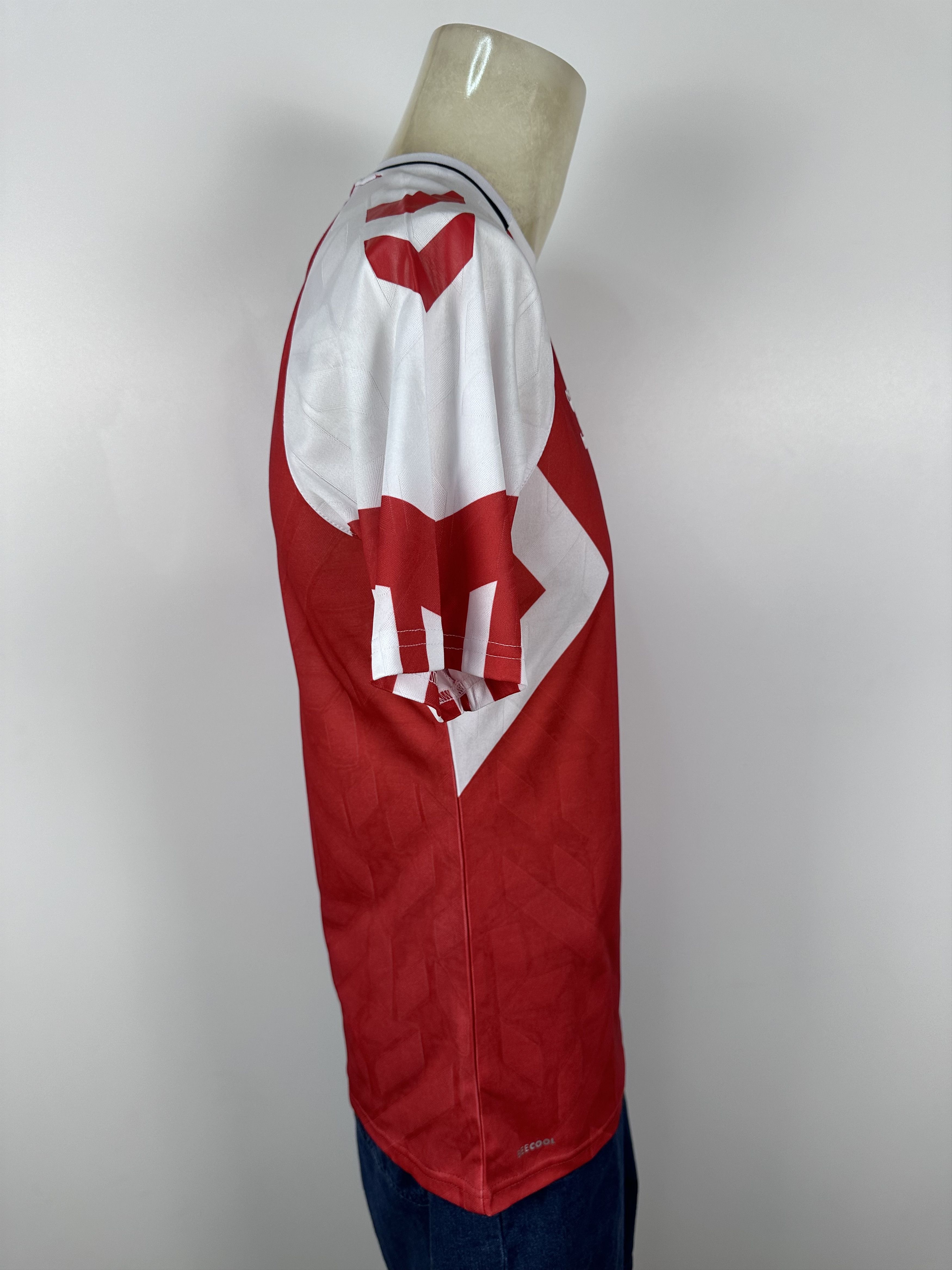 Hummel × Vintage DENMARK 2023 2024 HOME FOOTBALL SHIRT SOCCER JERSEY HUMMEL Size US S / EU 44-46 / 1 - 10 Thumbnail
