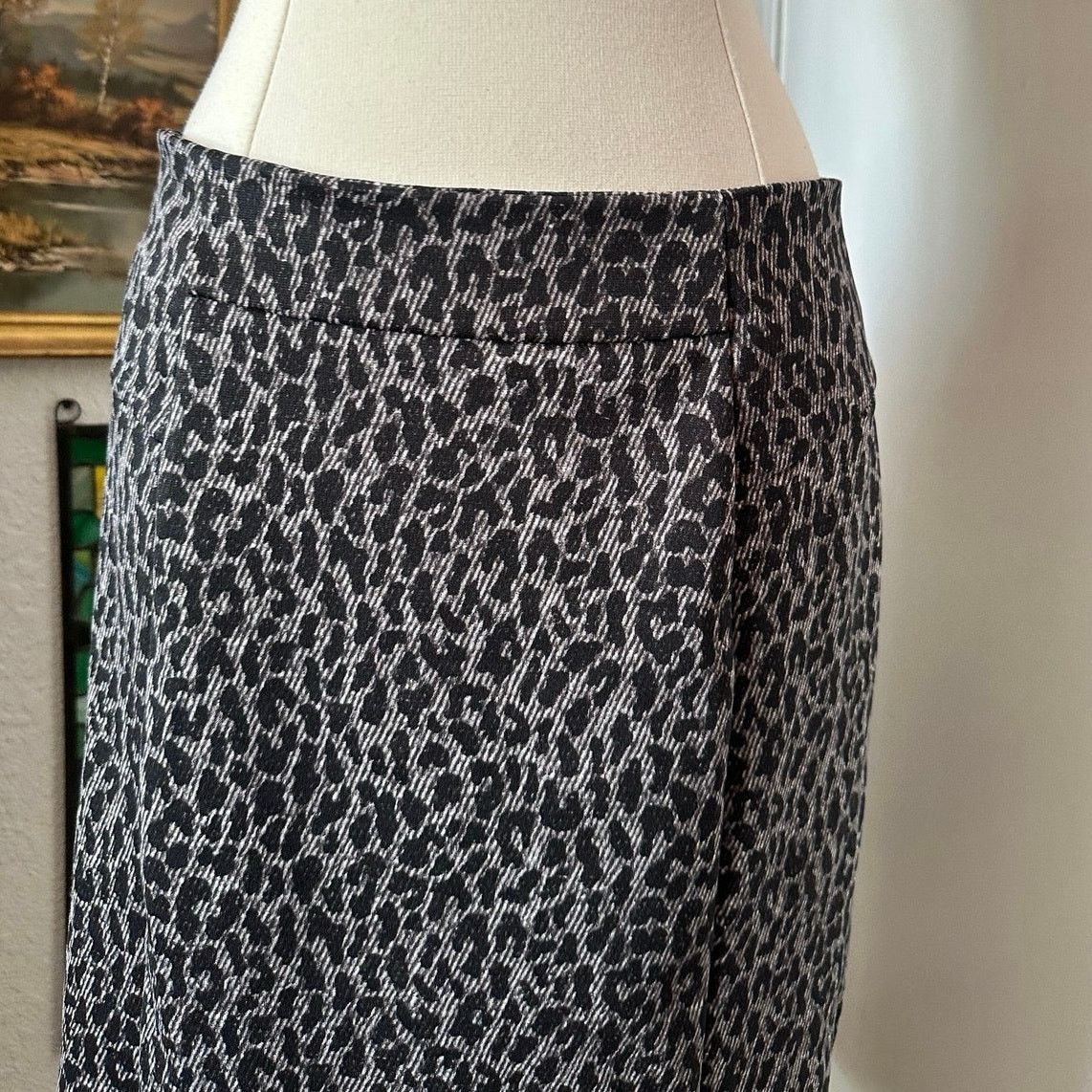 Michael Kors michael kors pencil skirt black gray leopard print Size 30" / US 8 / IT 44 - 2 Thumbnail