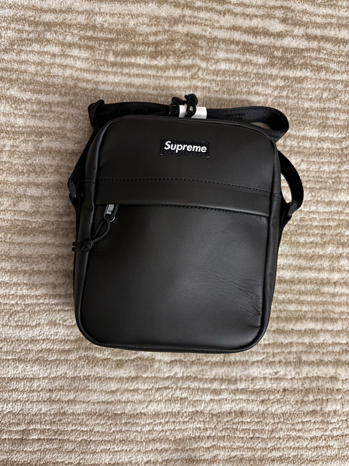 セール30％OFF Supreme Leather Leather Face Shoulder Bag Black ...