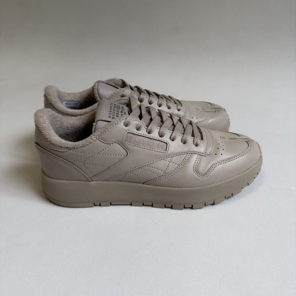 Maison Margiela × Reebok Beige Leather ‘Project 0 CL’ Tabi Sneakers Size US 9 / IT 39 - 16 Thumbnail