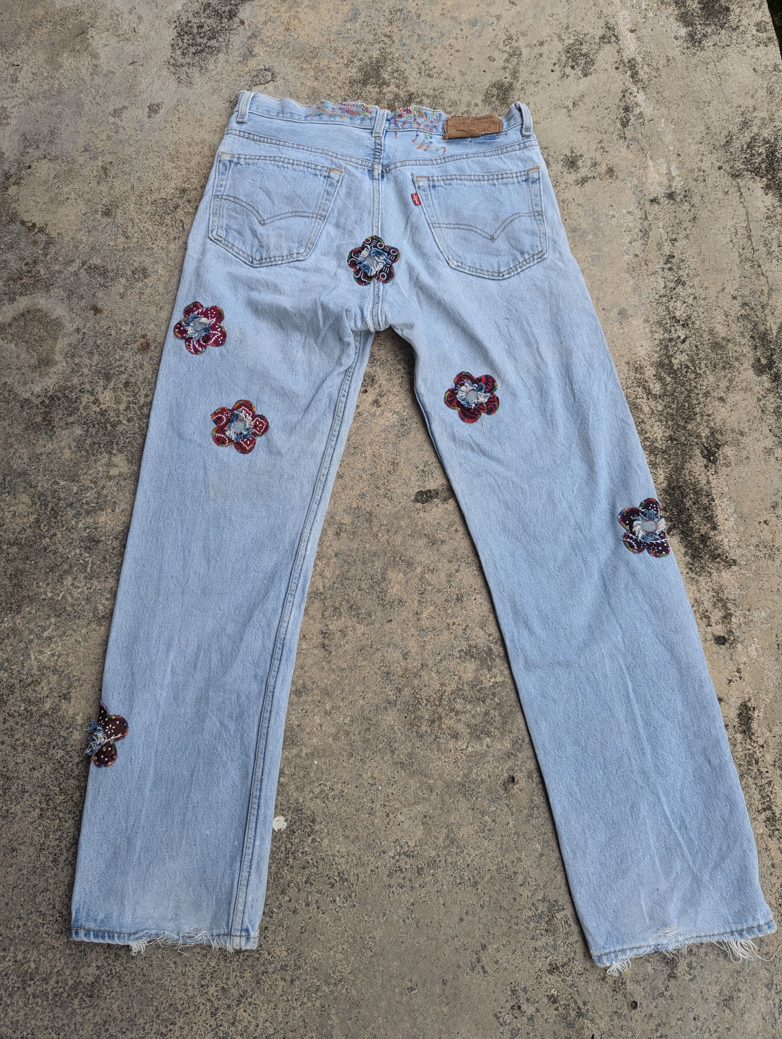Levi's Vintage Levis 501 Custom Made Flower Patches Size US 31 - 18 Thumbnail
