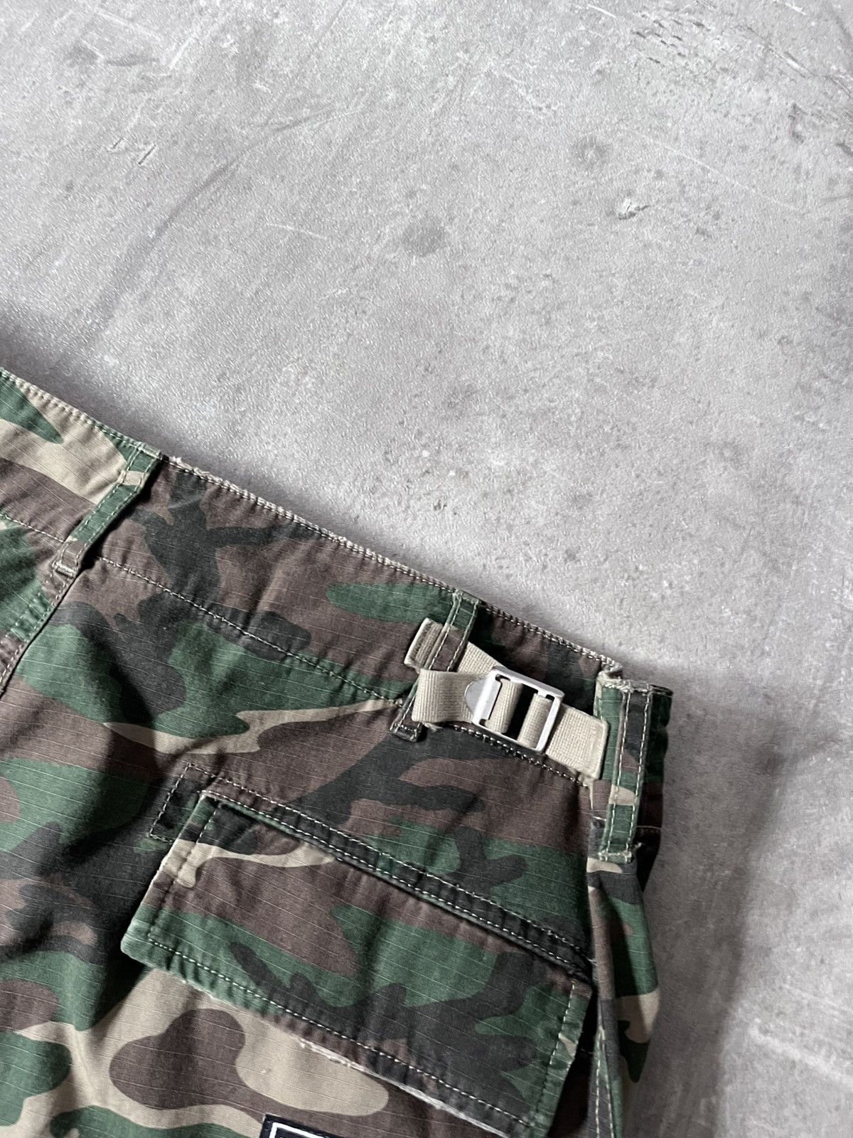 Dolce & Gabbana Dolce & Gabbana camo cargo pants gold heart Size US 40 / EU 56 - 12 Thumbnail