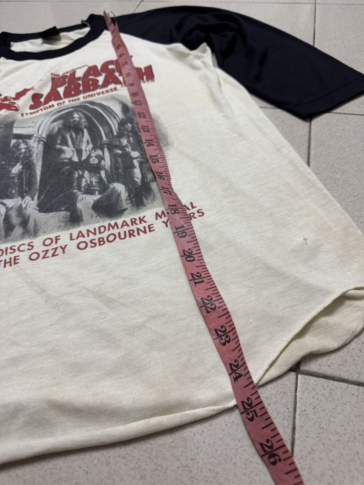 Band Tees 1980s BLACK SABBATH SYMPTOM OF THE UNIVERSE RAGLAN SHIRT Size US XS / EU 42 / 0 - 5 Thumbnail