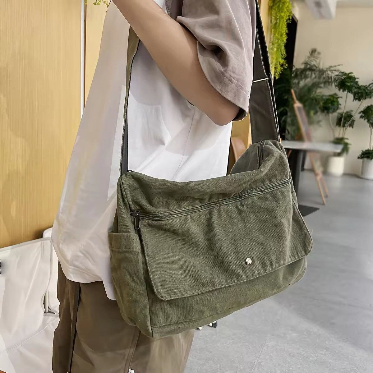 Japanese Brand Crossbody Bag Size ONE SIZE - 1 Thumbnail