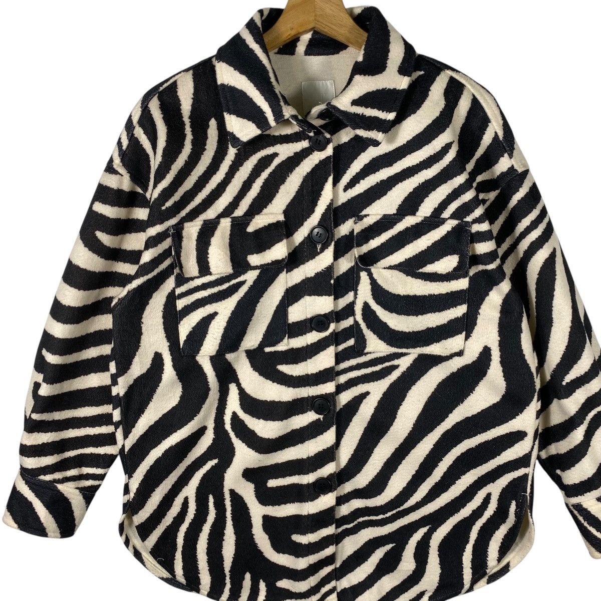 H&M Japanese Brand Light Beige Zebra Print Felted Shirt jacket Size S / US 4 / IT 40 - 4 Thumbnail