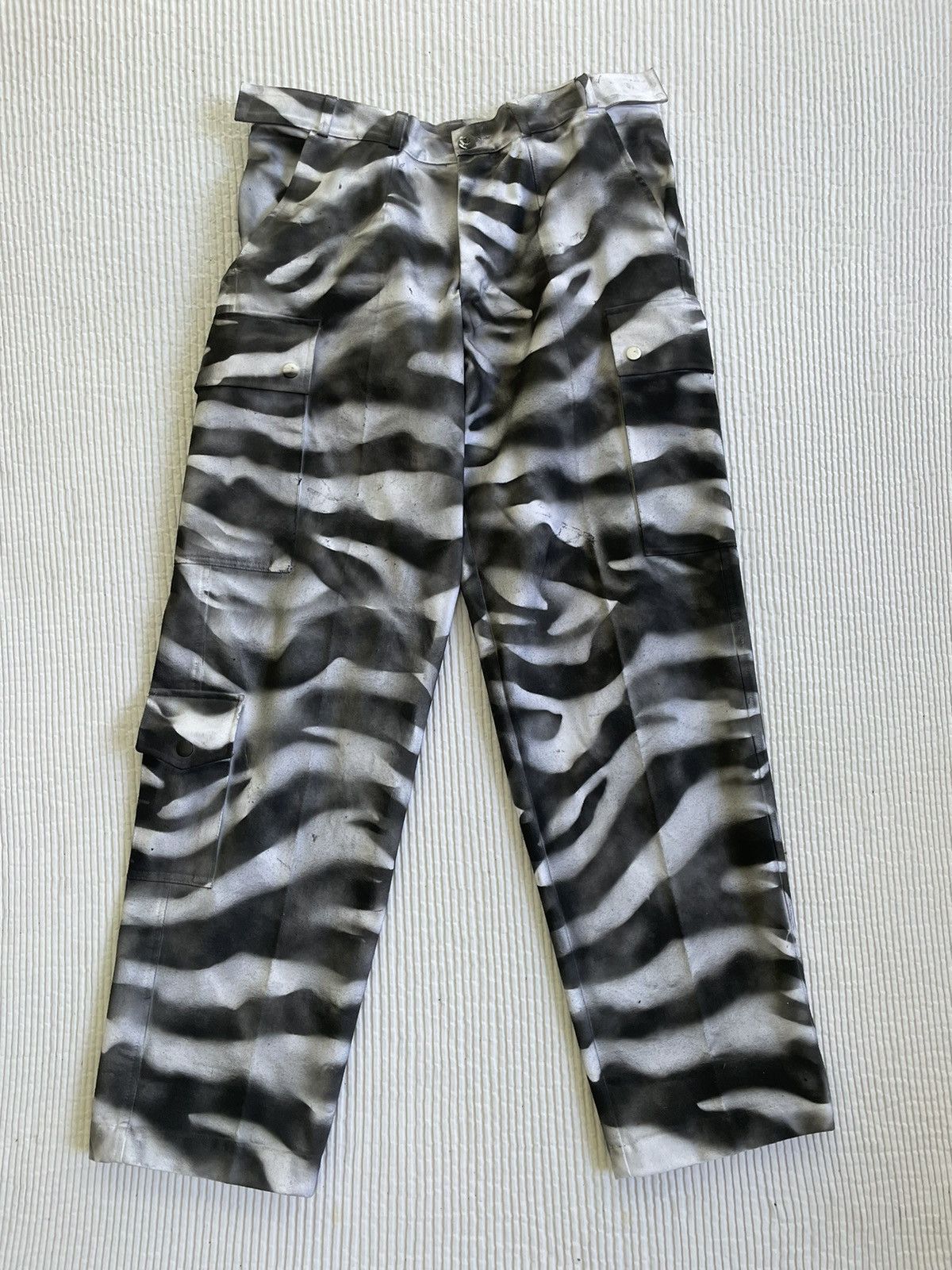 Handmade × Vintage Hand Camo Snow Tiger Cargos Size US 32 / EU 48 - 1 Thumbnail