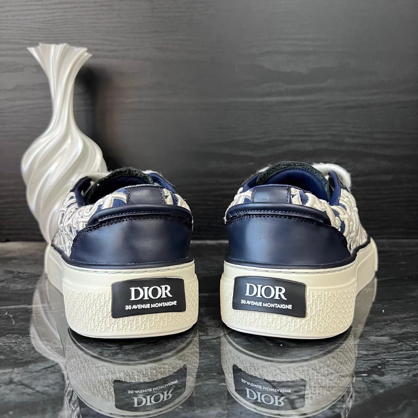 Dior Dior B33 white blue embroidered sneaker 41 Size US 8 / EU 41 - 4 Thumbnail
