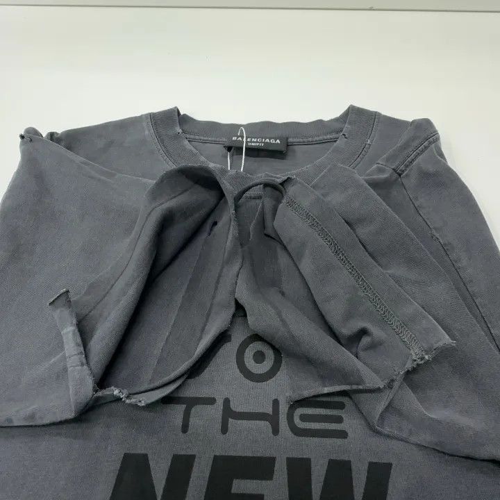 Balenciaga Balenciaga Balenciaga Black Distressed Logo Cotton TShirt Size US S / EU 44-46 / 1 - 7 Thumbnail