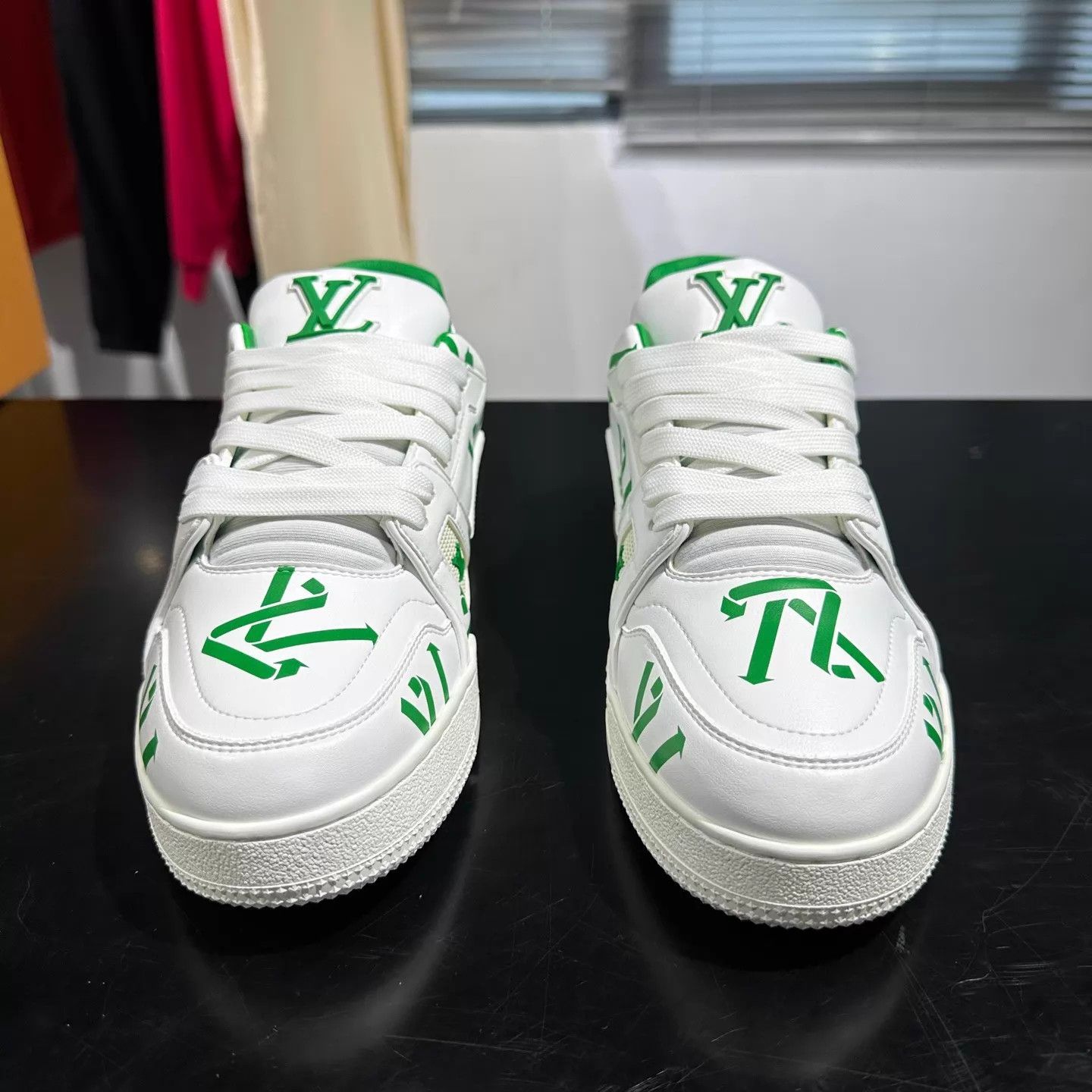Louis Vuitton Louis Vuitton Trainer White Green 40.5 (UK6.5) Size US 7.5 / EU 40-41 - 2 Thumbnail