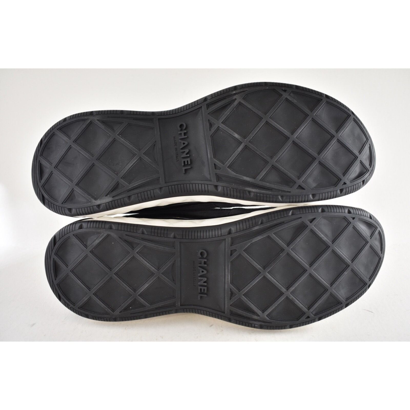 Chanel Chanel 23K Mens Grey Black White CC Logo Lace Up Low Top Size US 11 / EU 44 - 13 Thumbnail