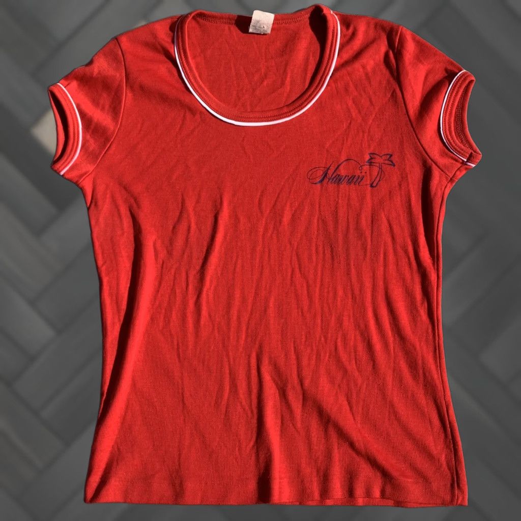 Vintage Vintage Hawaii Tee Ladies Womens T Shirt Graphic Red 1970s 1970s 1980s 50% Polyester 50% Cotton Mens? Size M / US 6-8 / IT 42-44 - 1 Thumbnail