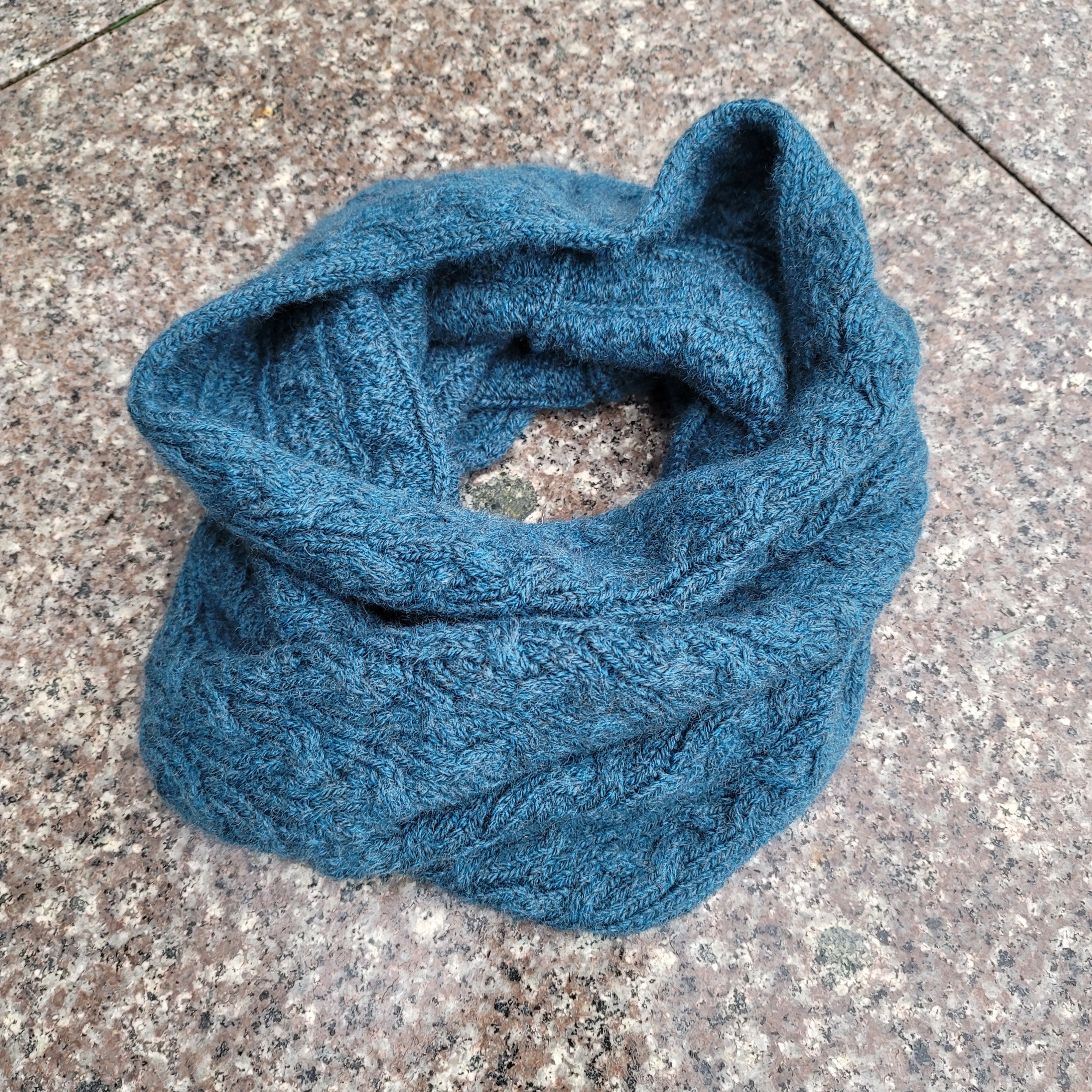 Aran Crafts Aran merino wool infinity scarf Size ONE SIZE - 1 Thumbnail
