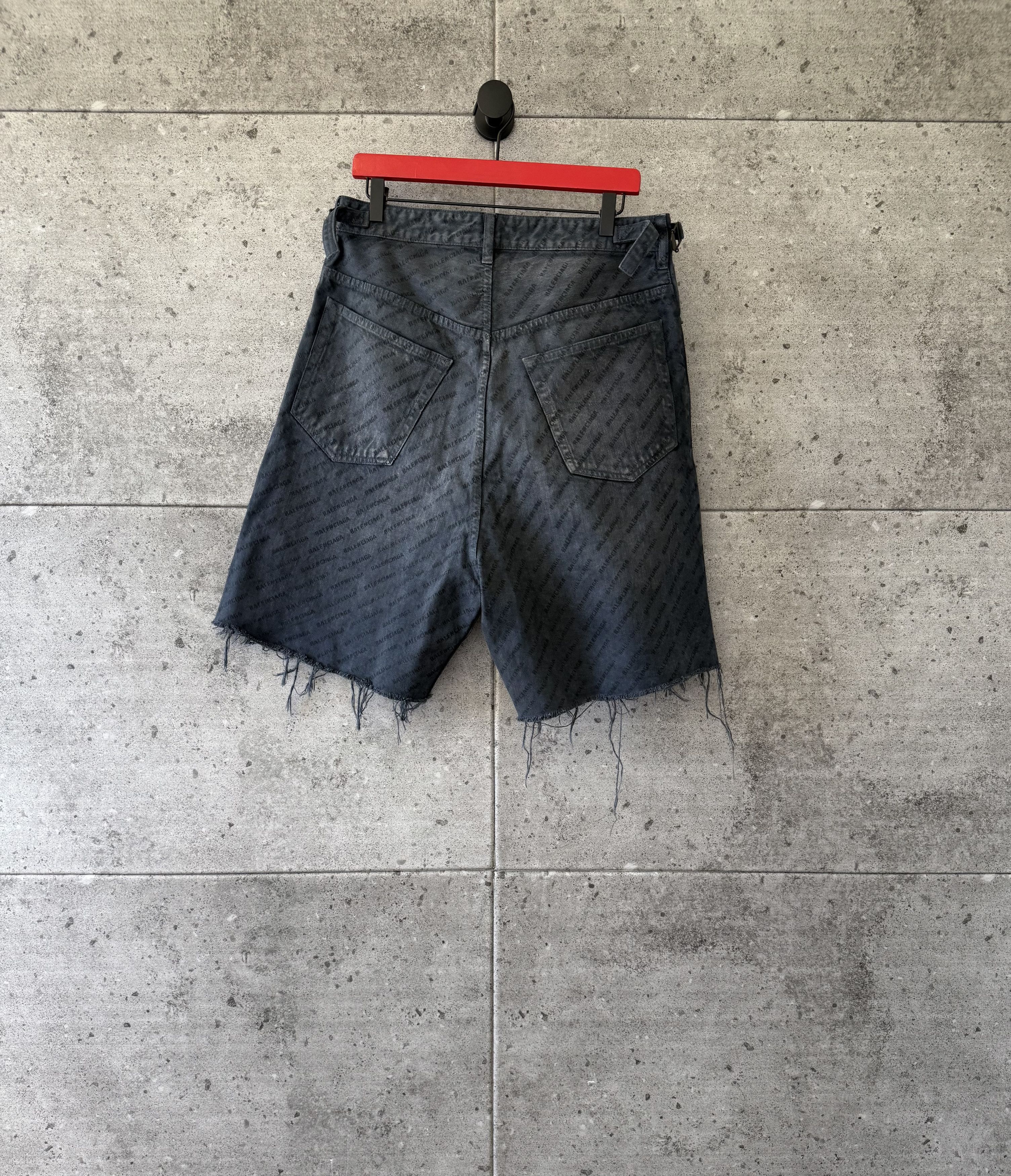 Balenciaga Balenciaga sample all over print skater denim shorts Size US 34 / EU 50 - 2 Thumbnail