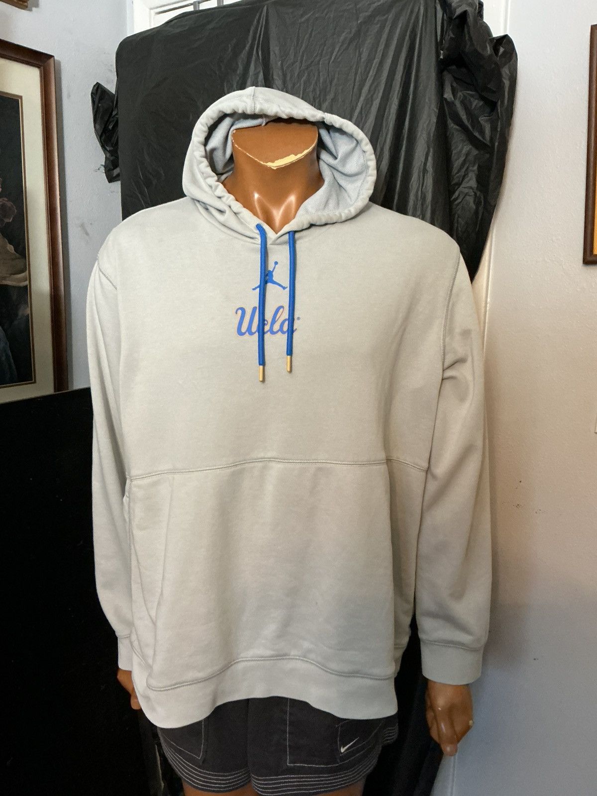 Jordan Brand Air Jordan UCLA Bruins Center Jumpman Pullover Hoodie Size US XL / EU 56 / 4 - 8 Thumbnail