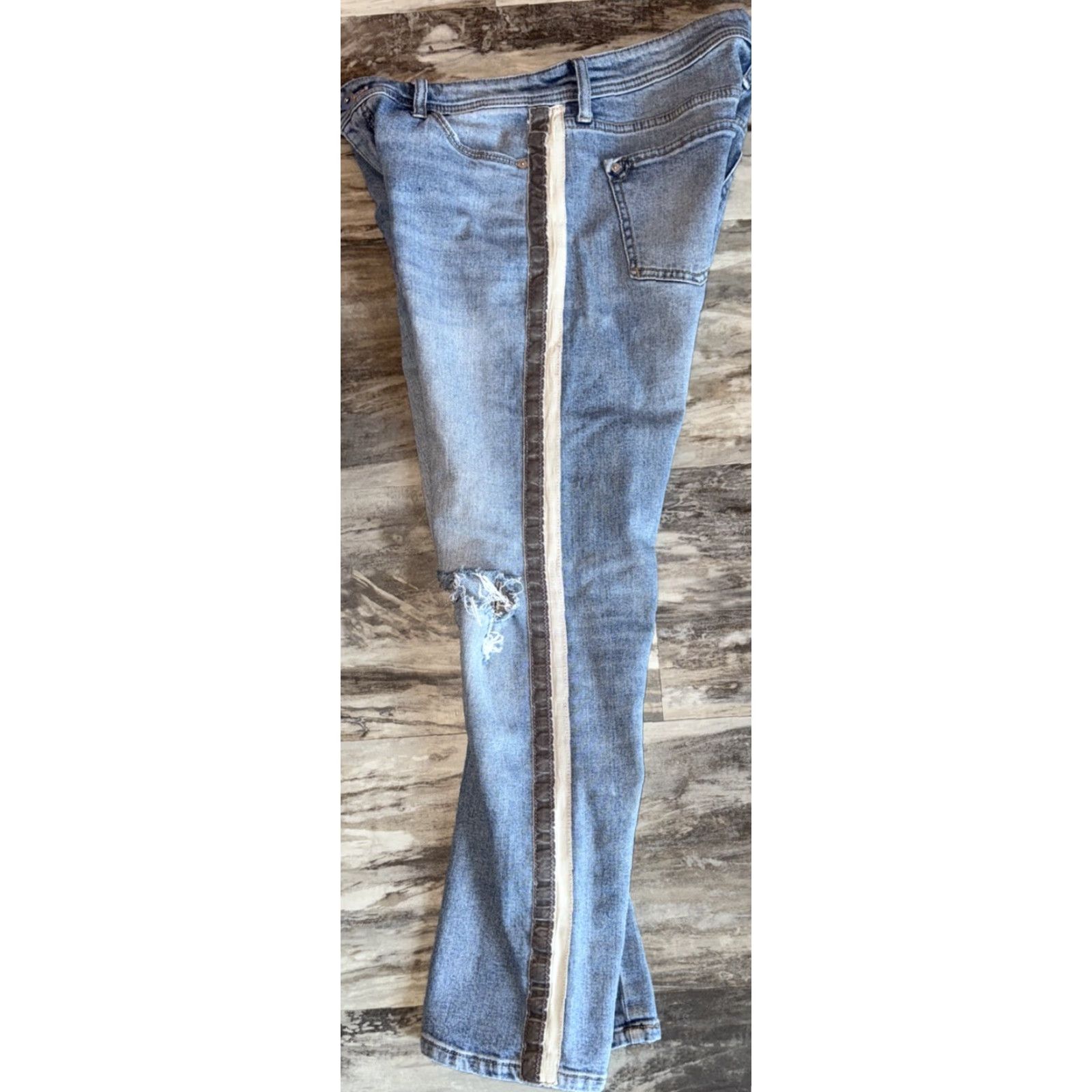 Anthropologie VINTAGE Anthropology Pilcro Slim Boyfriend Jeans Women’s Blue Distressed Side Ribbons 27 Size 24" / US 00 / IT 34 - 2 Thumbnail