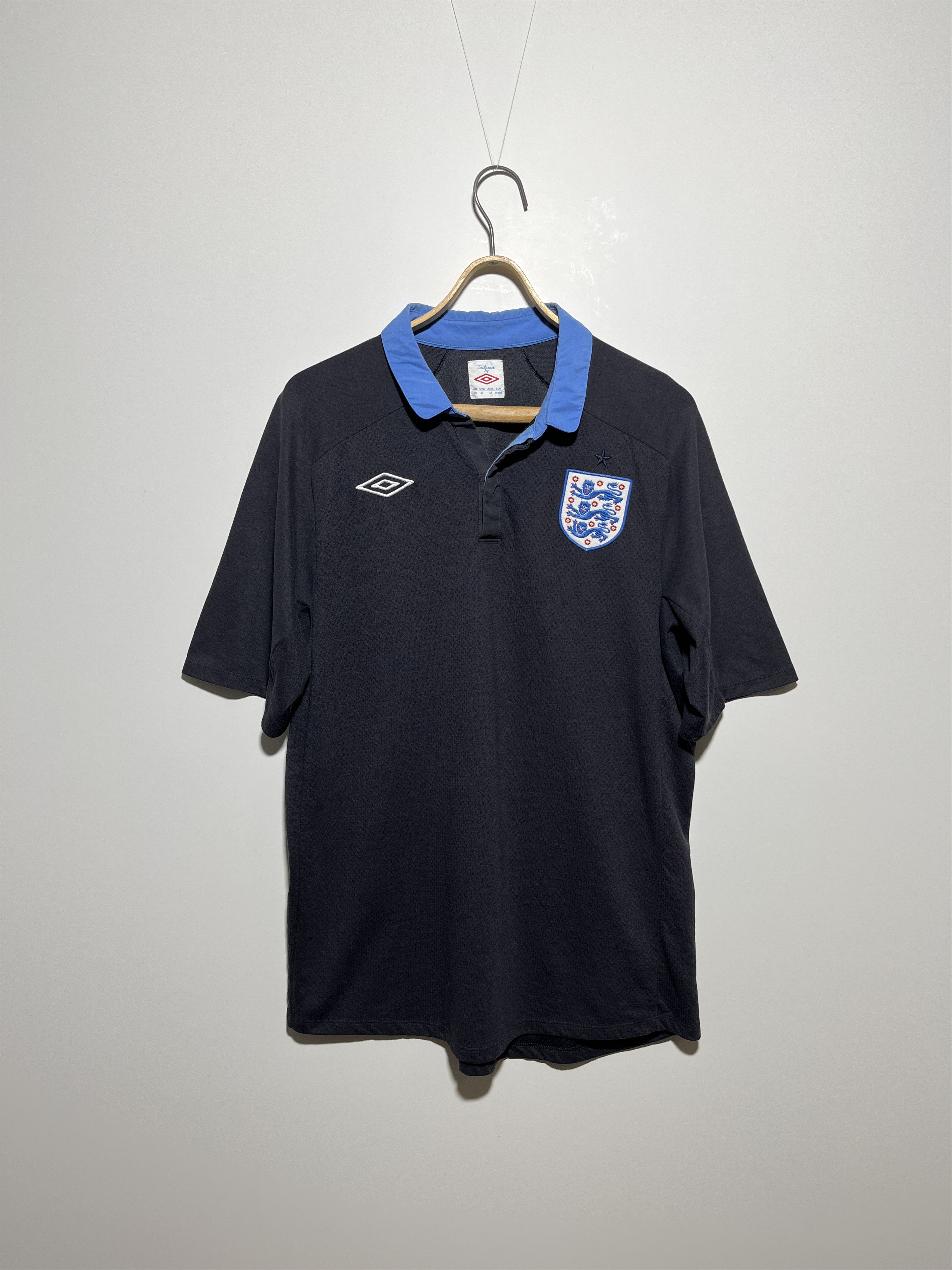 Umbro Umbro England National Team 2011-2013 Away Football Jersey Size US XL / EU 56 / 4 - 1 Thumbnail