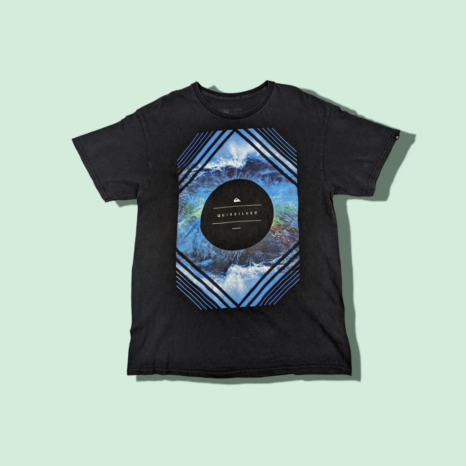 QUIKSILVER Surfboard Big Graphic Image T-Shirt