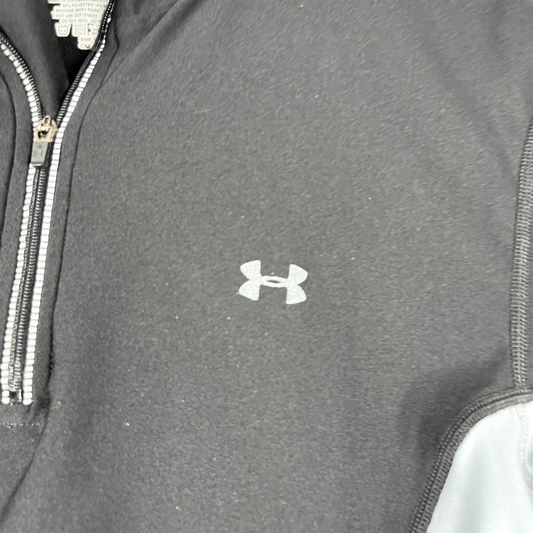 Under Armour Under Armour Shirt Womens Medium Long Sleeve 1/4 Zip Pullover Black Performance Logo Activewear Size M / US 6-8 / IT 42-44 - 3 Thumbnail