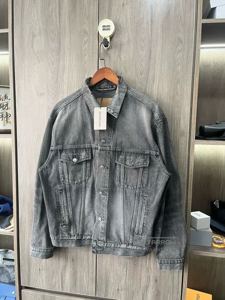 Balenciaga Balenciaga Letter print distressed denim jacket Size XS / US 0-2 / IT 36-38 - 6 Thumbnail
