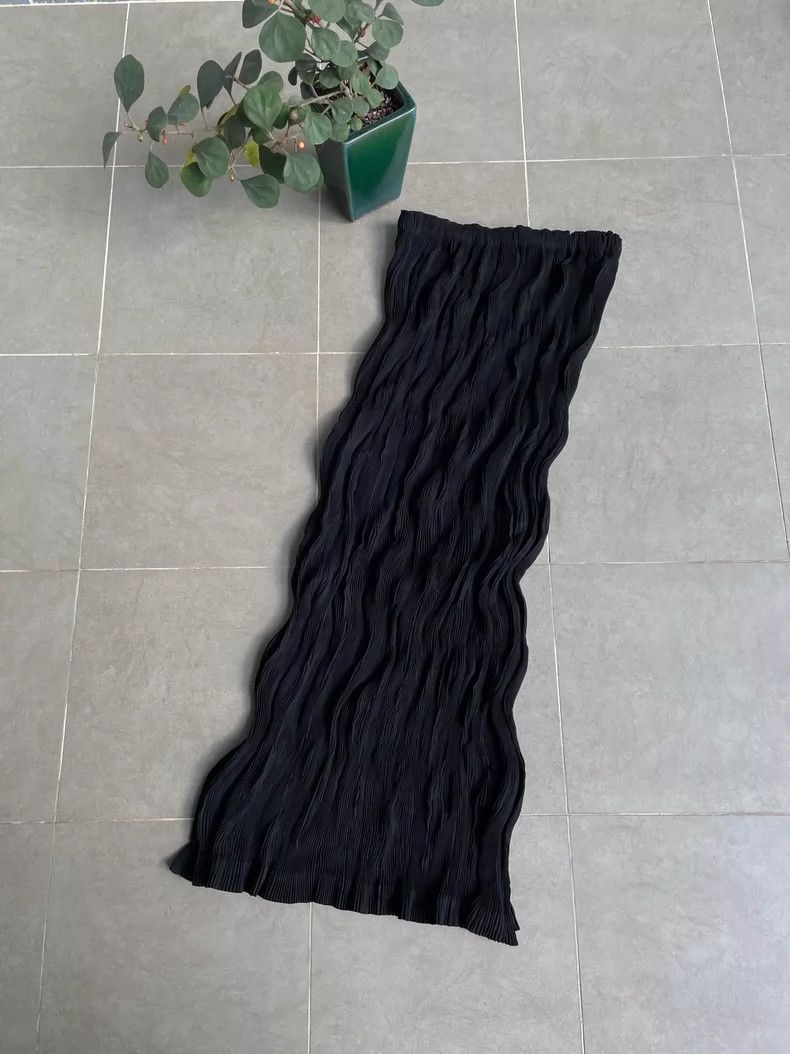 Issey Miyake Issey Miyake size:2 Black main line twisted pleated skirt Size 31" - 3 Thumbnail