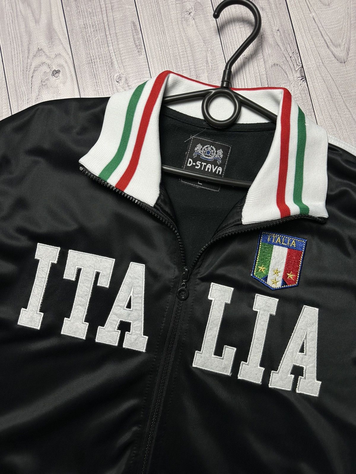 Vintage Vintage Italia track jacket big logo size L Italy Size US L / EU 52-54 / 3 - 3 Thumbnail