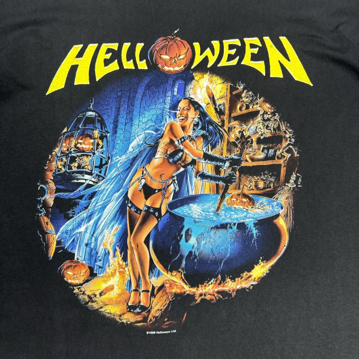 Band Tees Vintage Helloween Rare Graphic T-shirt Size US L / EU 52-54 / 3 - 6 Thumbnail