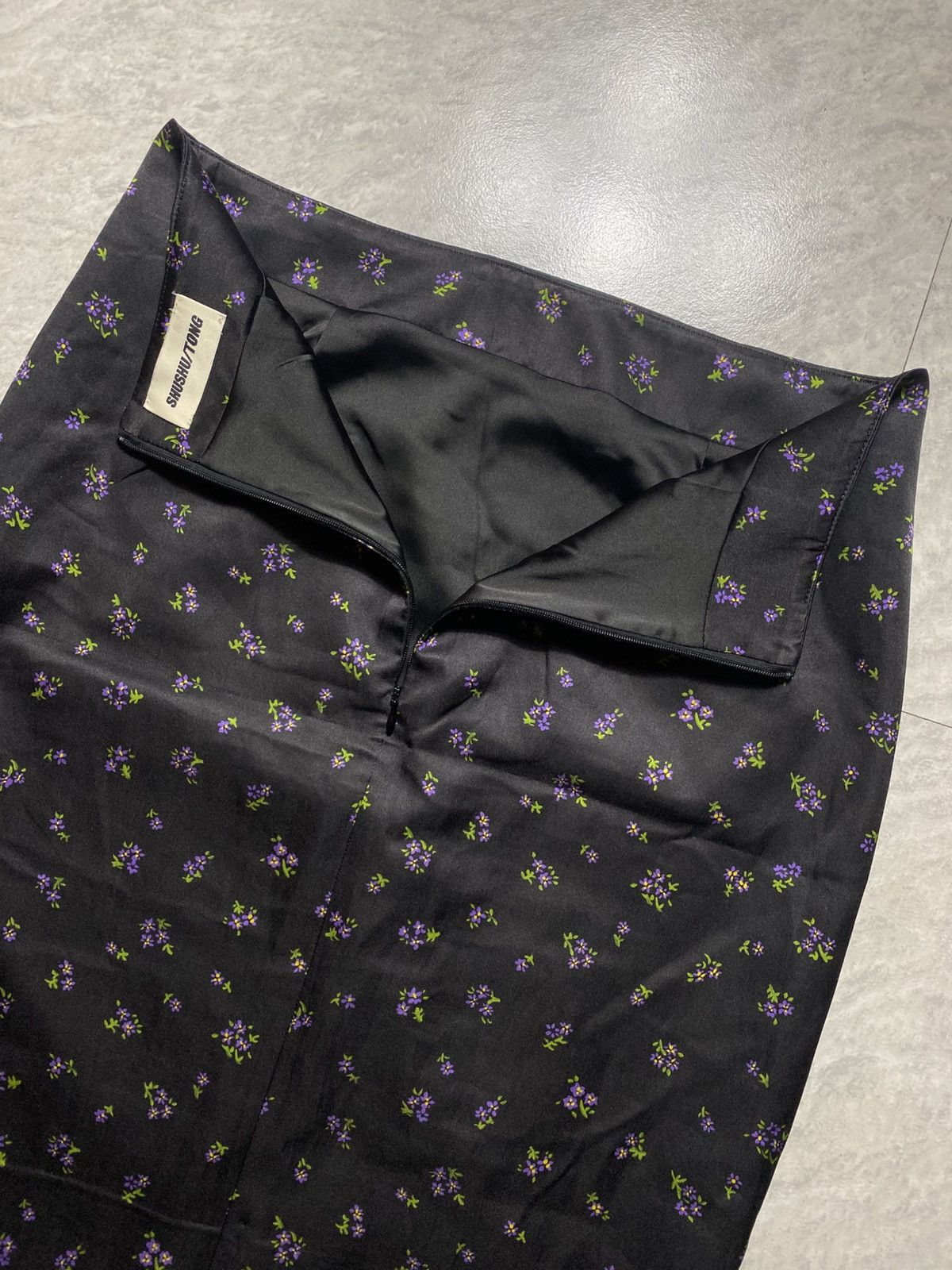 Shushu/Tong SHUSHU/TONG FALL WINTER 22 GOTHIC PENCIL SKIRT Size 28" / US 6 / IT 42 - 13 Thumbnail