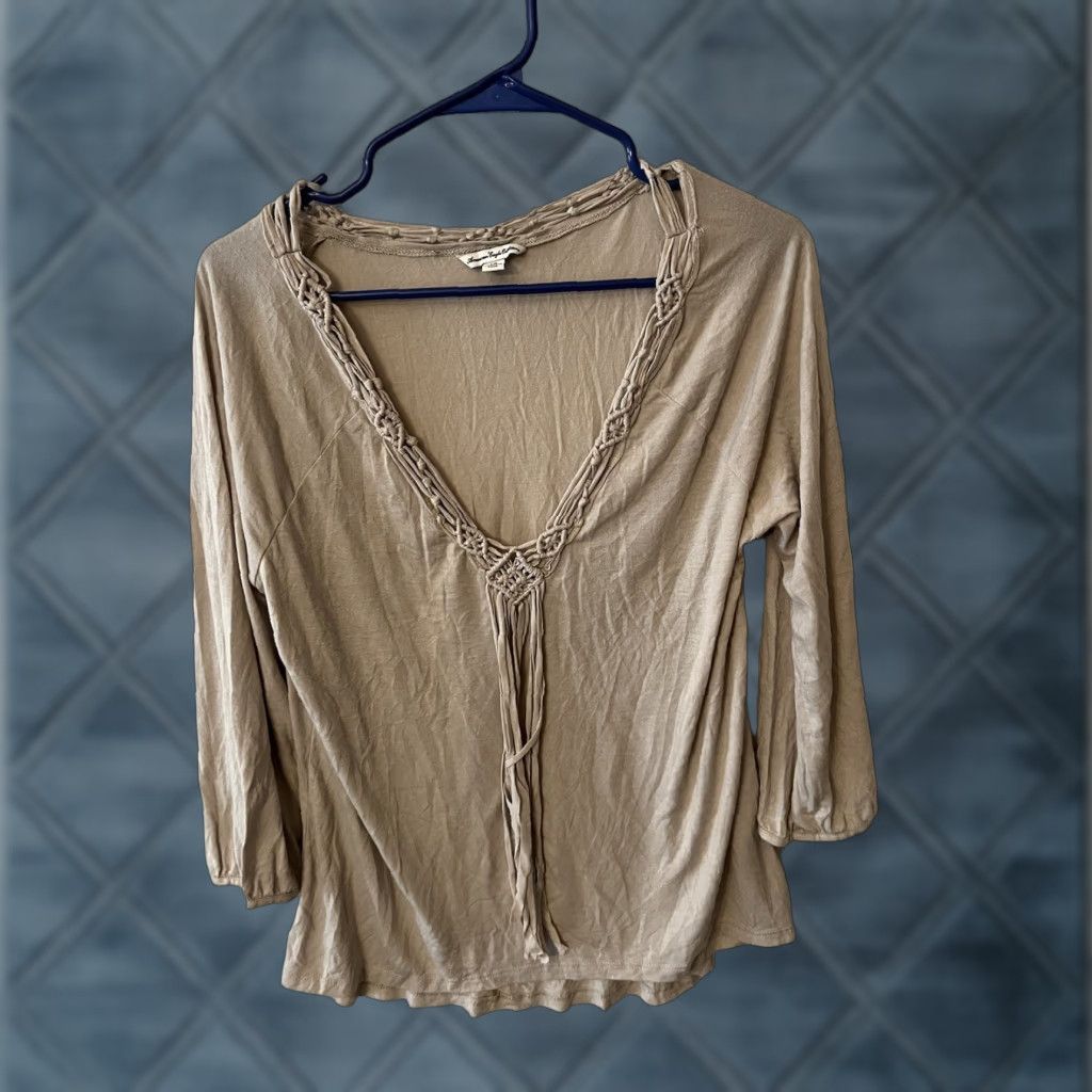 American Eagle Outfitters American Eagle Outfitters Shirt Womens Large Beige 3/4 Sleeve V-Neck Knit Top Size L / US 10 / IT 46 - 1 Thumbnail