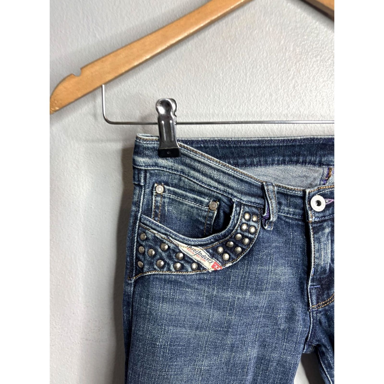 Diesel Diesel Jeans Juniors 7 Blue Medium Wash Low Rise Straight Studded Pockets Denim Jeans Size 28" / US 6 / IT 42 - 5 Thumbnail