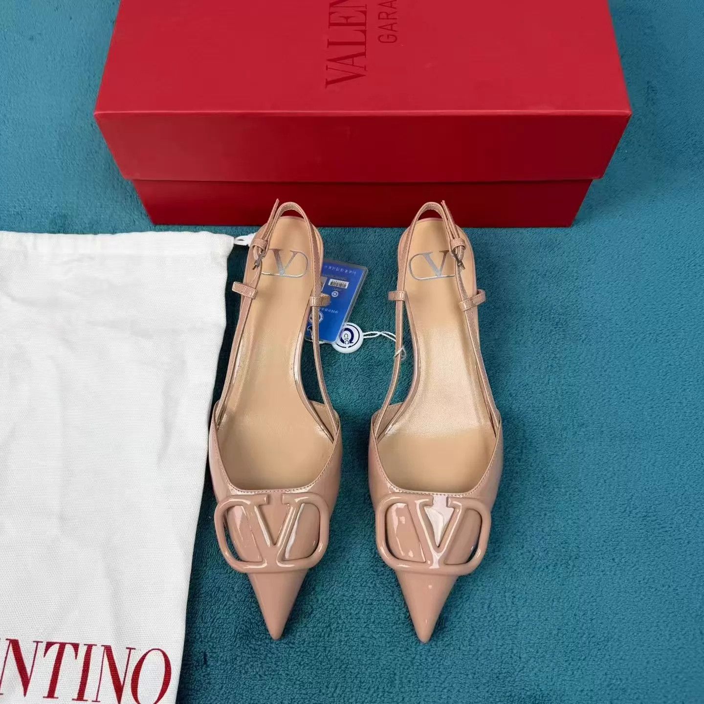 Valentino Valentino Patent Leather Back Strap Stiletto Hlts Cinn Size US 5 / IT 35 - 1 Thumbnail