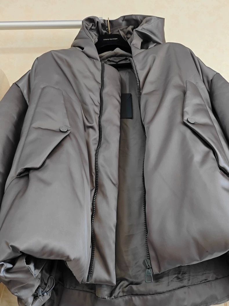 Louis Vuitton Louis Vuitton 23fw show silver baseball jacket 2501-Nextarr Size US M / EU 48-50 / 2 - 6 Thumbnail